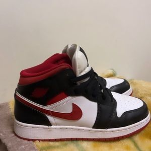 Jordan 1 mid "black gym red"